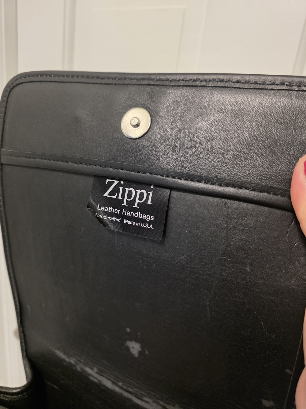 ZIPPI Black Croc-Embossed Crossbody/Shoulder Bag with Two-Tone Medallion Accent - Picture 11 of 13